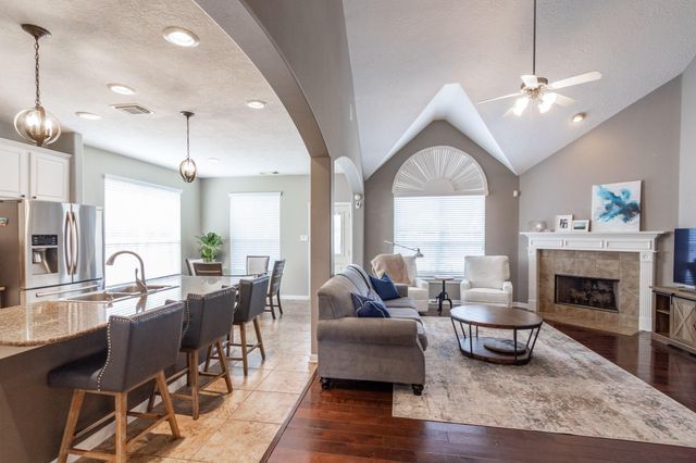 2225 Mangrove Bend Drive, League City, TX 77573