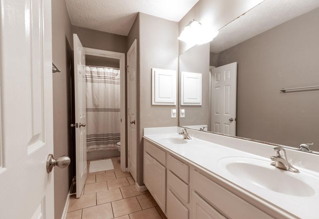 2225 Mangrove Bend Drive, League City, TX 77573