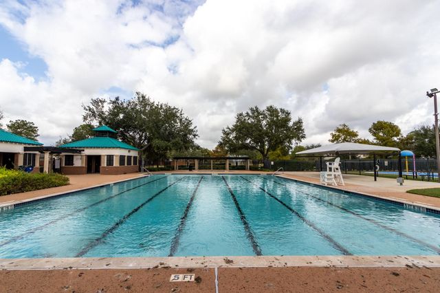 2225 Mangrove Bend Drive, League City, TX 77573