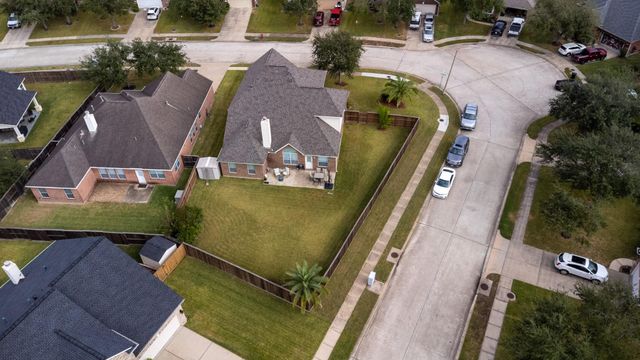 2225 Mangrove Bend Drive, League City, TX 77573