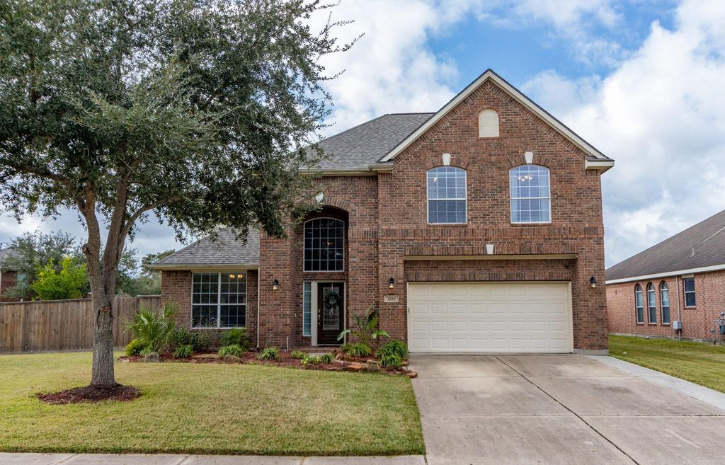 2225 Mangrove Bend Drive, League City, TX 77573