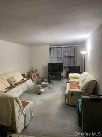 13815 franklin Avenue 111, Flushing, NY 11355