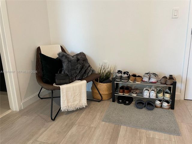 45 SW 9th St 1206, Miami, FL 33130