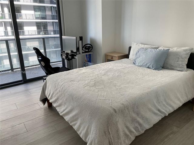 45 SW 9th St 1206, Miami, FL 33130