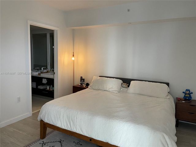 45 SW 9th St 1206, Miami, FL 33130