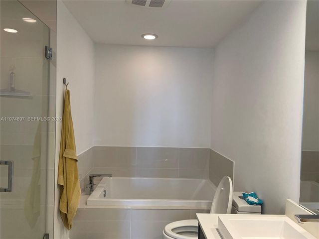 45 SW 9th St 1206, Miami, FL 33130