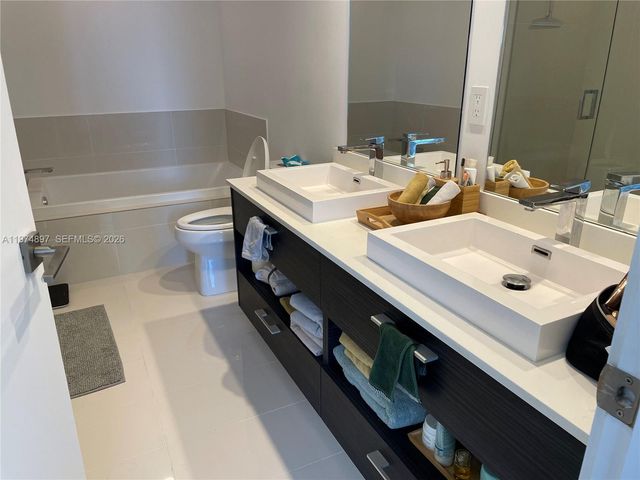 45 SW 9th St 1206, Miami, FL 33130