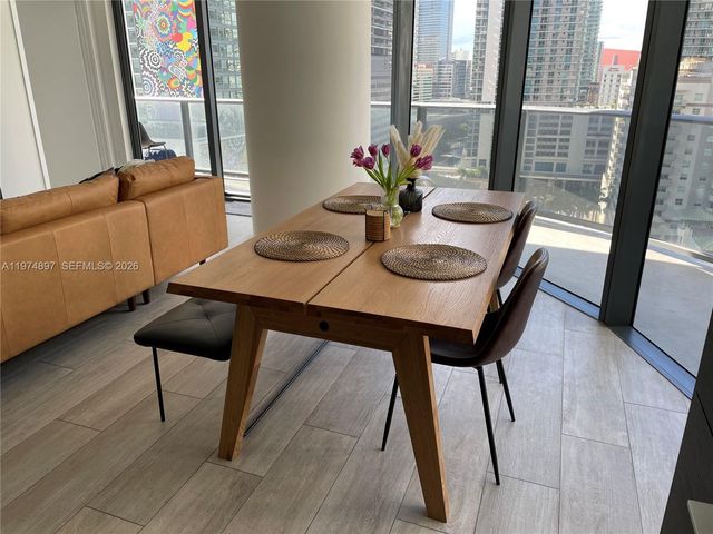 45 SW 9th St 1206, Miami, FL 33130