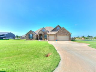 4674 Vista Valley Lane, Edmond, OK 73025