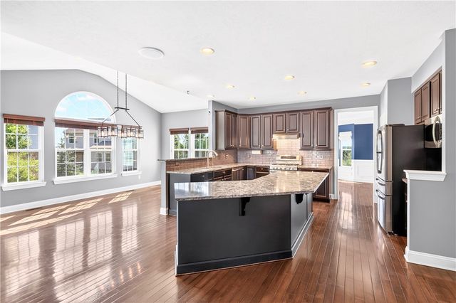 2084 Majestic Dr, North Strabane, PA 15317