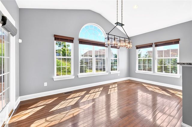 2084 Majestic Dr, North Strabane, PA 15317