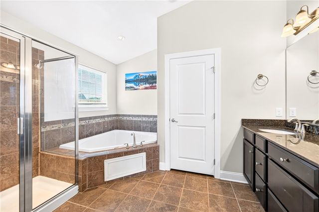 2084 Majestic Dr, North Strabane, PA 15317