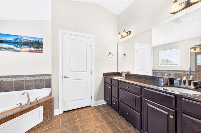 2084 Majestic Dr, North Strabane, PA 15317