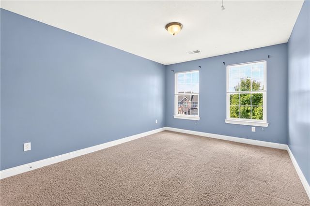 2084 Majestic Dr, North Strabane, PA 15317