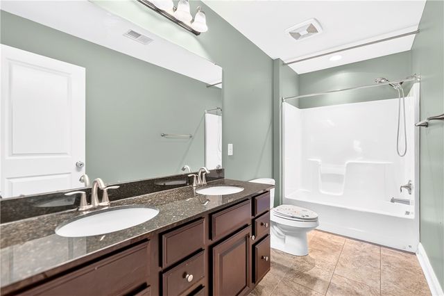 2084 Majestic Dr, North Strabane, PA 15317