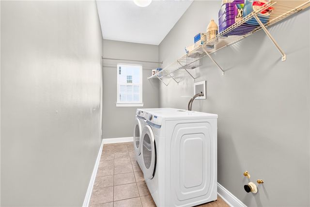2084 Majestic Dr, North Strabane, PA 15317