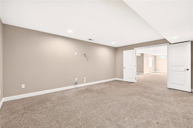 2084 Majestic Dr, North Strabane, PA 15317