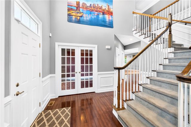 2084 Majestic Dr, North Strabane, PA 15317