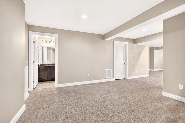 2084 Majestic Dr, North Strabane, PA 15317