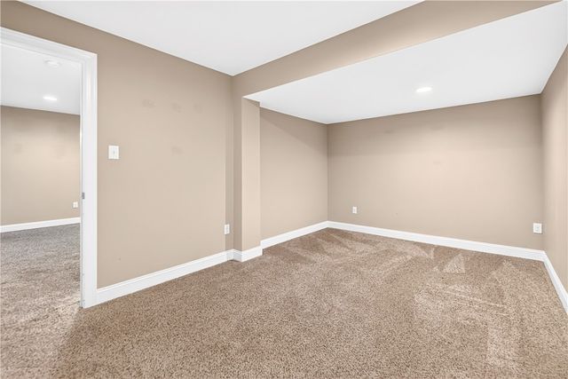 2084 Majestic Dr, North Strabane, PA 15317