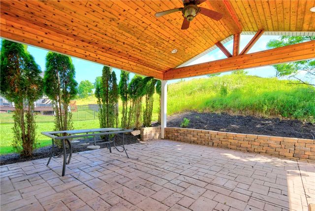 2084 Majestic Dr, North Strabane, PA 15317
