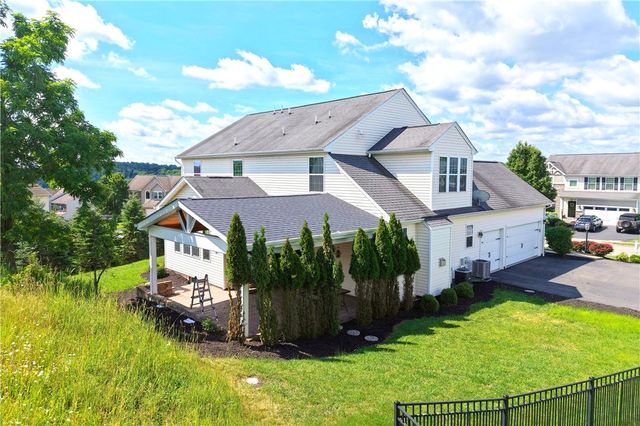 2084 Majestic Dr, North Strabane, PA 15317