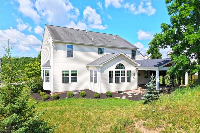 2084 Majestic Dr, North Strabane, PA 15317