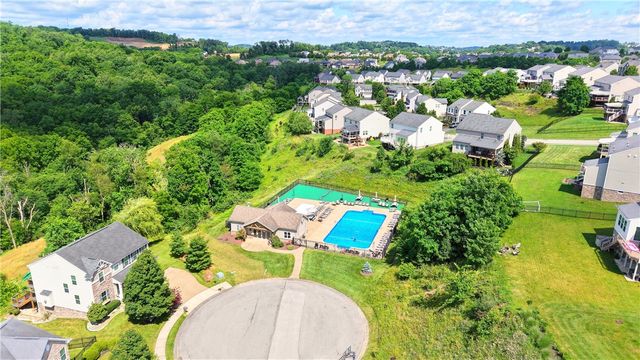 2084 Majestic Dr, North Strabane, PA 15317