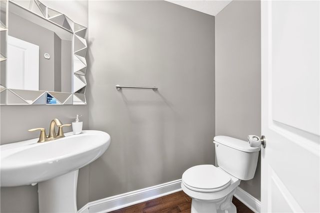 2084 Majestic Dr, North Strabane, PA 15317