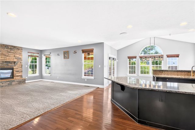 2084 Majestic Dr, North Strabane, PA 15317