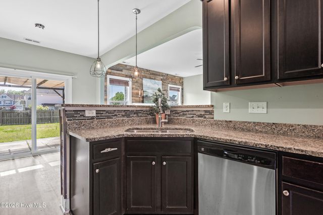 407 Canoe Lane, Swansboro, NC 28584