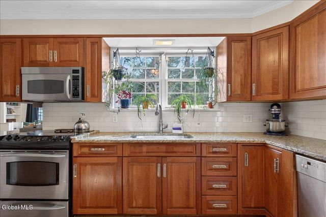 9 Luzerne Place, Queensbury, NY 12804