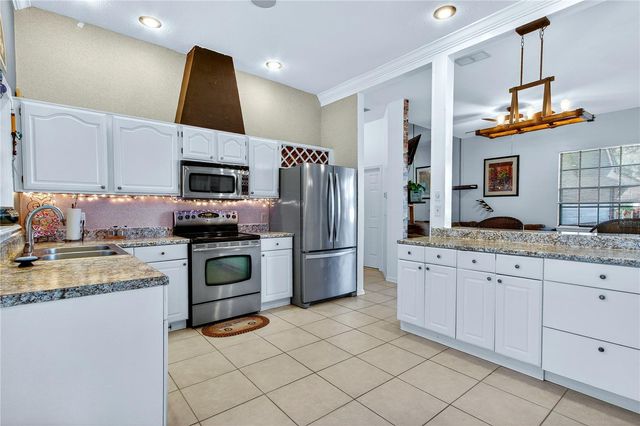 1014 WILLA LAKE CIRCLE, Oviedo, FL 32765