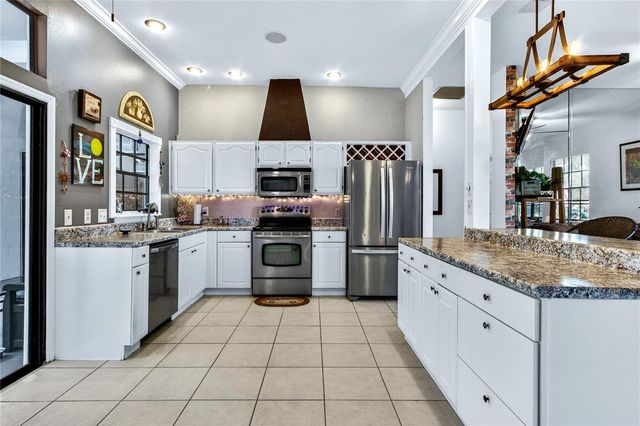 1014 WILLA LAKE CIRCLE, Oviedo, FL 32765