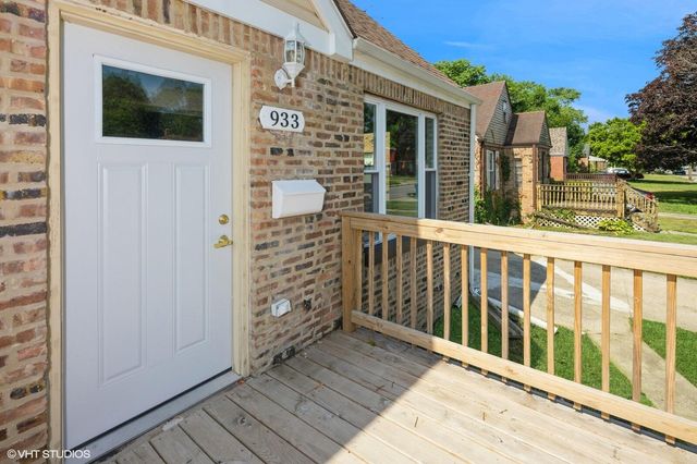 933 E 44th Place, Gary, IN 46409