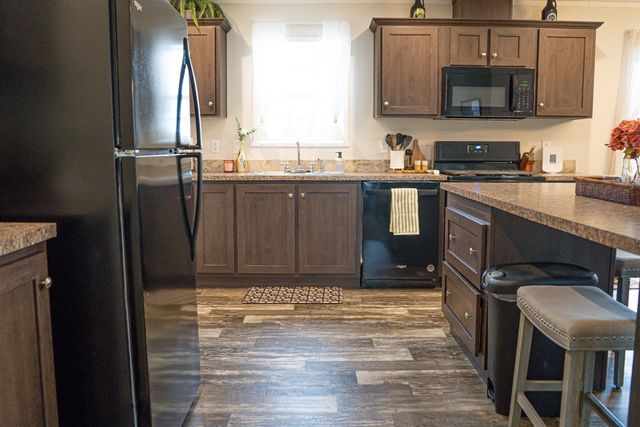 104 Evans Way, Scottville, MI 49454