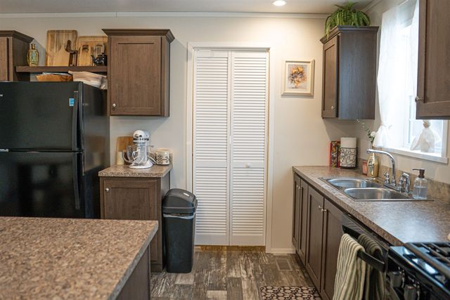 104 Evans Way, Scottville, MI 49454