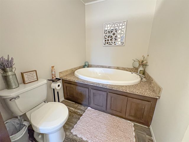 104 Evans Way, Scottville, MI 49454