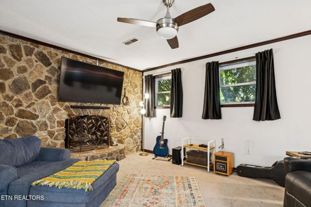 7901 Ewing Rd, Powell, TN 37849