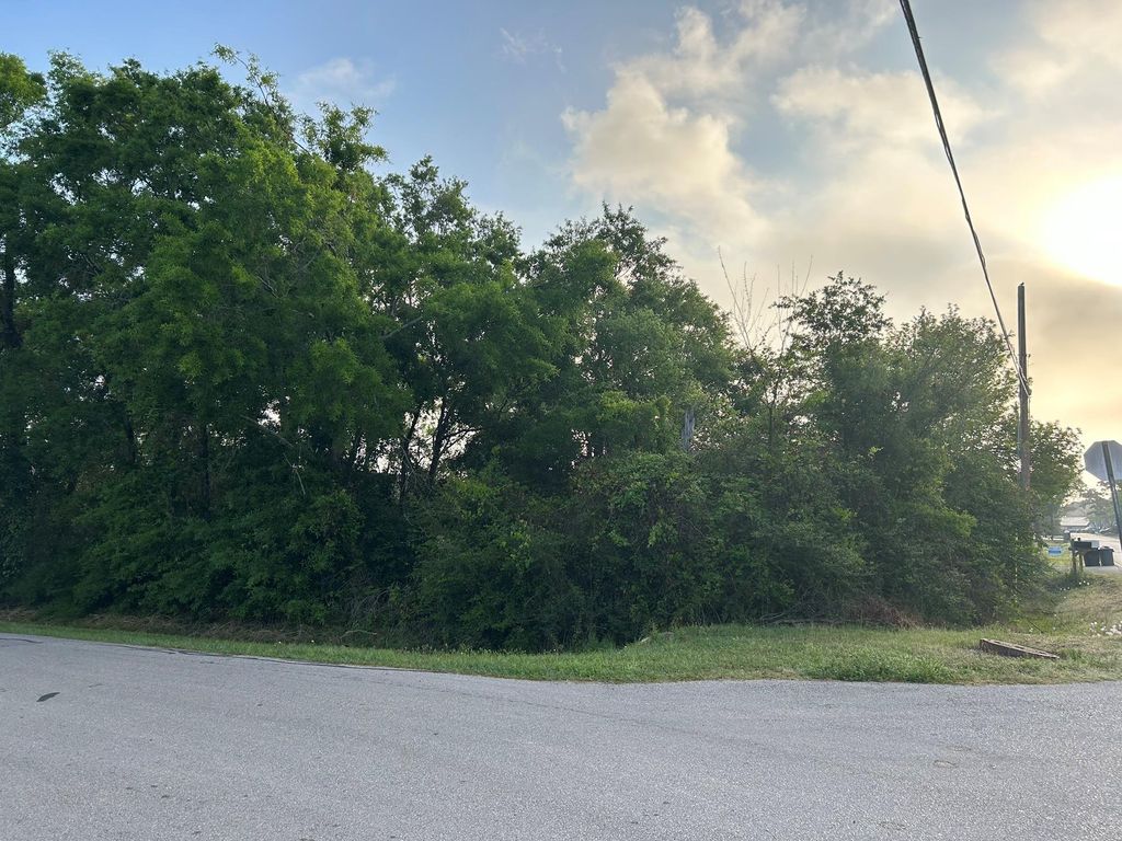 300 BLOCK Fairfield, Shoreacres, TX 77571