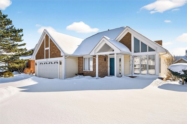 11 Hayfield Way, Henrietta, NY 14534