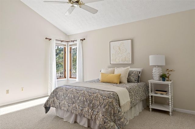 11 Hayfield Way, Henrietta, NY 14534