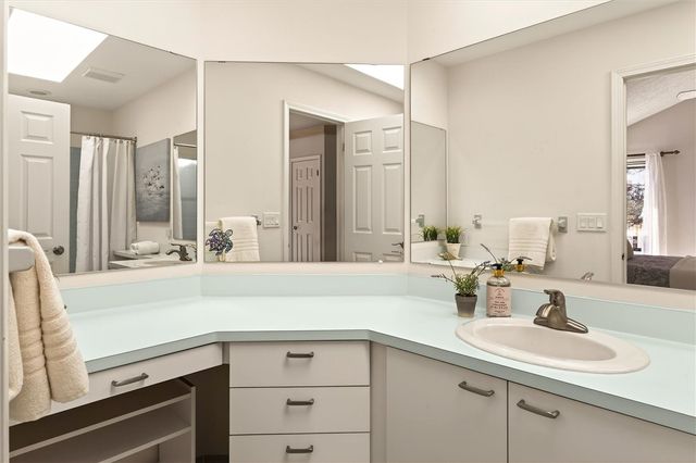 11 Hayfield Way, Henrietta, NY 14534