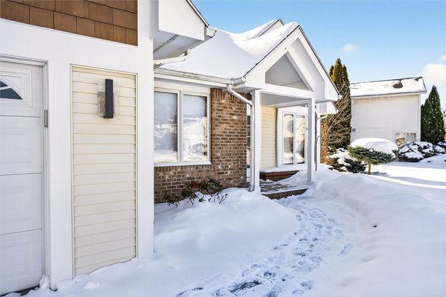 11 Hayfield Way, Henrietta, NY 14534