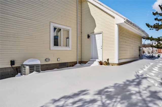 11 Hayfield Way, Henrietta, NY 14534