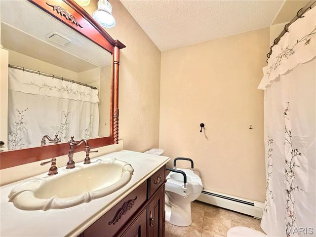 205 Woodridge Drive, Swansea, IL 62226