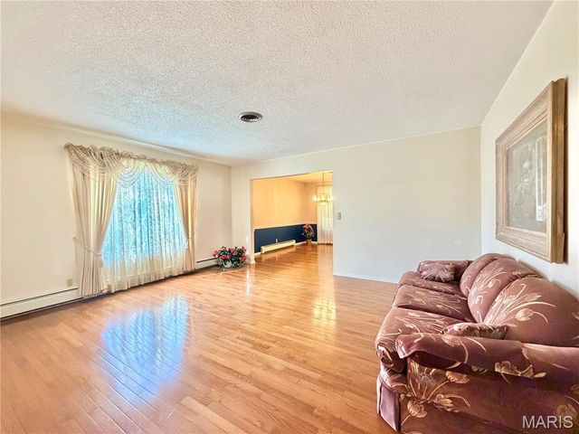 205 Woodridge Drive, Swansea, IL 62226