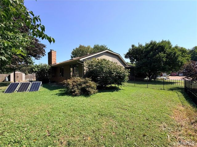 205 Woodridge Drive, Swansea, IL 62226
