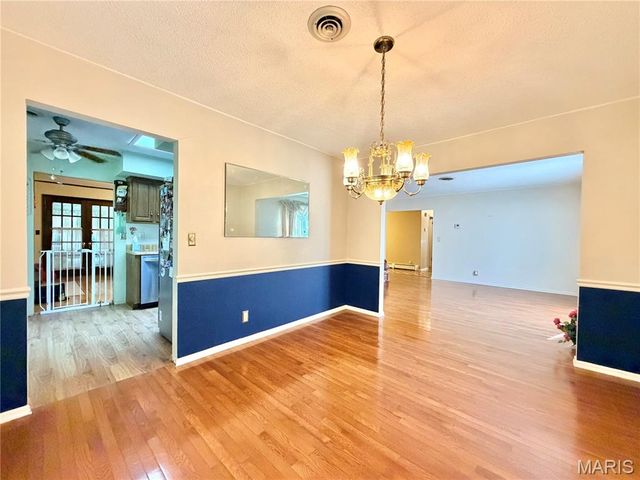 205 Woodridge Drive, Swansea, IL 62226