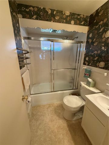 432 Violet Dr, Lower Burrell, PA 15068